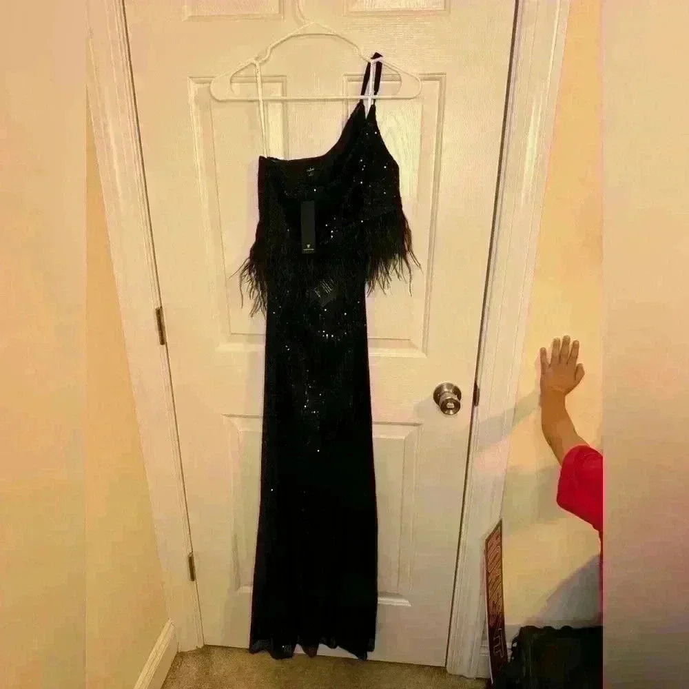LULU’S NWT, shimmery perfection black sequin feather, one shoulder, size small - Picture 5 of 6